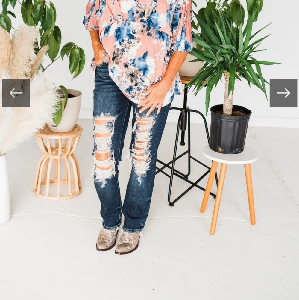 Judy blue straight fit heavy distressed jeans